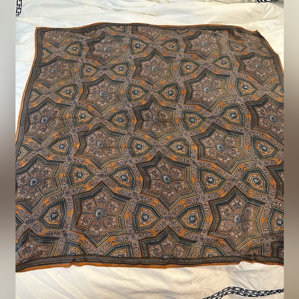 Ellen Tracy scarves